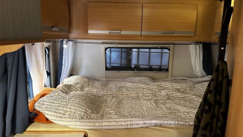 Cozy and complete 5 person camper