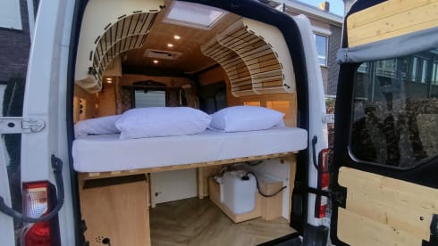 Miss Vanjie – Oriental Gypsy Wagon: Luxury Meets Adventure in Our Off-Grid Camper!