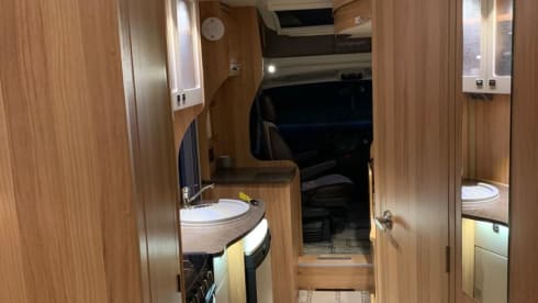 Luxus geräumiges Wohnmobil mit 6 Schlafplätzen