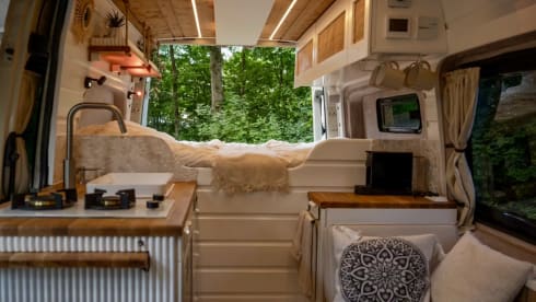5. Vanlife mit Stil | Voll ausgestattetes Off-Grid-Campingfahrzeug