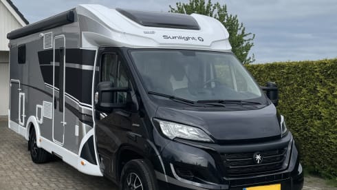 Beautiful 4p Sunlight T68 with single beds and pull-down bed from 2022