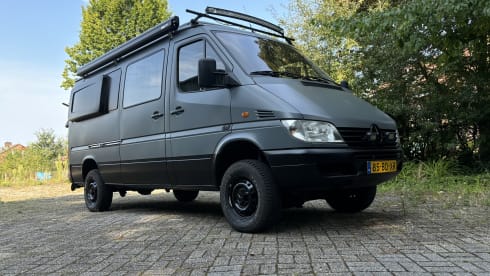 4p Mercedes-Benz campervan uit 2002