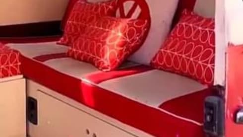 Ruby Tuesday  – Volkswagen Campervan mit 4 Schlafplätzen plus Rundzelt mit 4 Schlafplätzen 