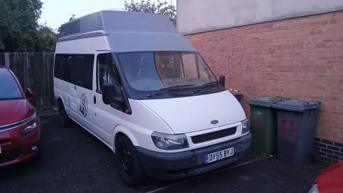 Nostromo – 4 berth Ford bus from 2005