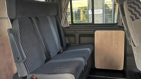 4p Ford campervan uit 2003