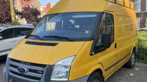 Eddie – Eddie the yellow camper van