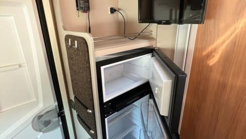 Zo goed als nieuw, zeer luxe, ruime én comfortabele 5pers. camper uit 2022  – 5p Renault semi-integrated from 2022