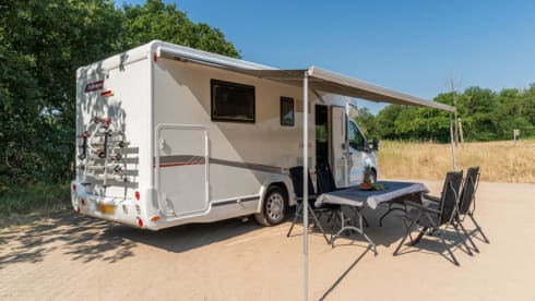Challenger! – Ruime, moderne en luxe camper met 4 vaste slaapplekken - XL garage