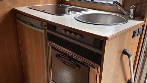 Memo – 6 person Carado alcove camper