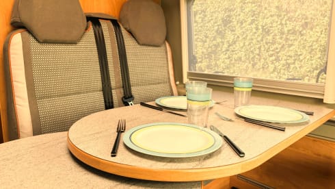 Onze Pössl :-) – Buscamper (2020) with bicycle rack, bedding and linen etc.