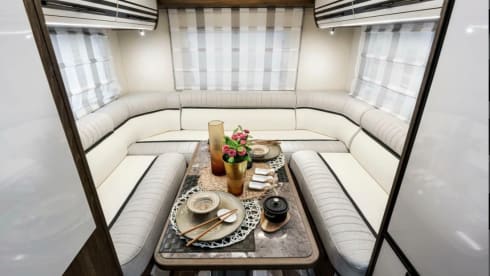 Horizon – 4 berth Roller Team semi-integrated from 2025
