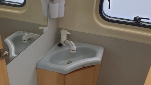 Completely self-sufficient camper van