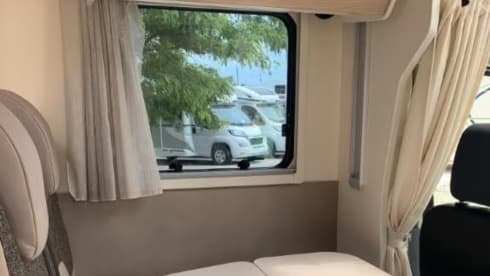 Camper – 4p Ford semi-integrated uit 2023