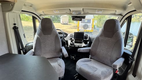 Van Voyage – Gloednieuwe Possl 2Win R met hefdak(2026) compacte luxe met grote badkamer