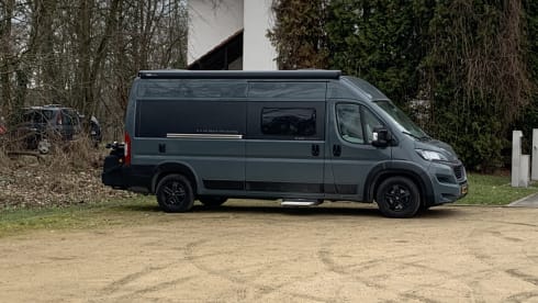 Tournie  – Very luxurious Tourne bus camper