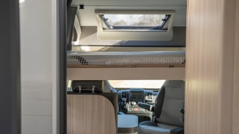Bijna nieuwe Sunliving camper 2024 – 5p Sun Living semi-integrated uit 2024