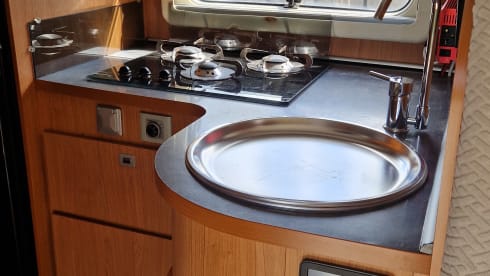  Ruime Fiat Giottiline 7p  Camper met inventaris.