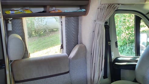 Beautiful luxury and compact (6.40 meters) motorhome with everything you wish for...
