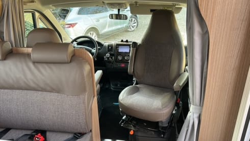 LiKaJo – Beautiful young 4-person Carado alcove from 2019