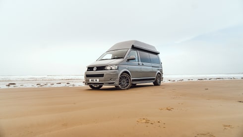 Grey – Volkswagen Camper mit 4 Schlafplätzen Brandneuer Umbau