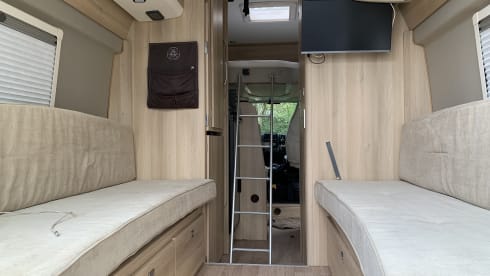 Dreamer – 5 berth Fiat Ducato camper van