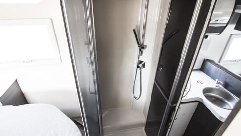 Kronos 265TL – Roller Team Kronos 265TL 4-seater semi-integrated camper - 6.45 m.