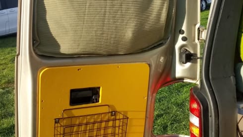 Towanda – 2p Volkswagen bus from 2003