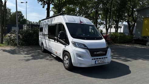 Diversity  640LEK – Professional Motors Malibu Rent