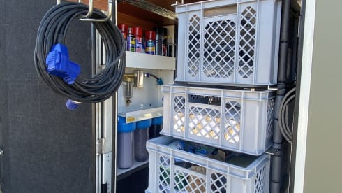 NU+ – 4p Adria Mobil alcove from 2012