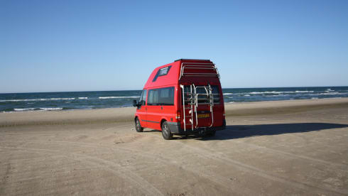 Het rode monster – Official Westfalia built-in, ideal small family camper 5p