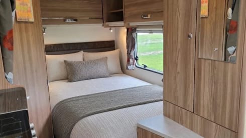 Hamish – Hamish – Accogliente e moderno camper a 4 posti letto situato a St Andrews, in Scozia.