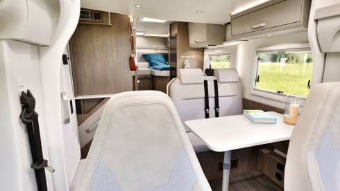 JustCamper  – NEW MY2026 Carado 328 semi-integrated Automatic 2 - 5 pers. 