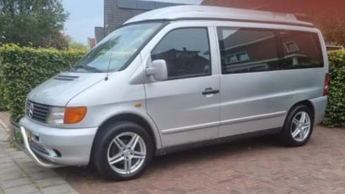 4p Mercedes-Benz bus uit 2000