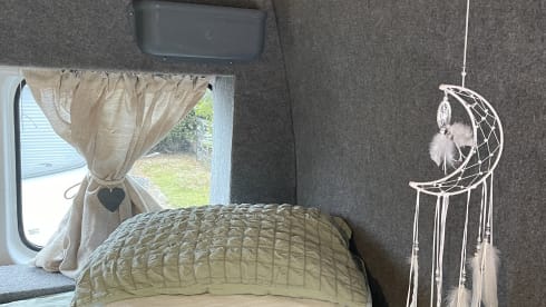 Meet Hermes – Hermes- Your Home on Wheels for Family Adventures – Off-Grid 3 Berth Camper | Pet Friendly | Drive-Away Awning