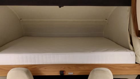 Premium integrated 5-person camper with bunk and lifting bed