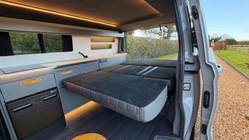 C1 – Volkswagen-Campingbus mit 4 Schlafplätzen ab 2025