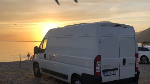 Vannis  – Compact yet spacious camper van