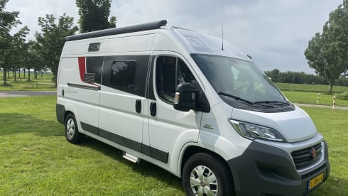 Luxurious and sustainable bus camper (automatic) with light interior and many extras