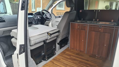 S88 – VW T5.1 Camper LANGE WHEEL BASE - Sitzplätze 5 Schlafplätze 4 (10 Schlafplätze inkl. Markise)