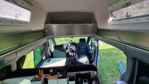 Bop – Ford Nugget with high roof