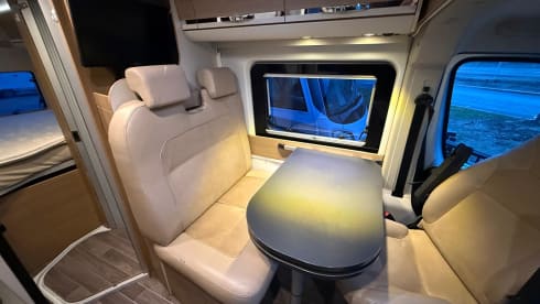 2p Adria Mobil bus uit 2018