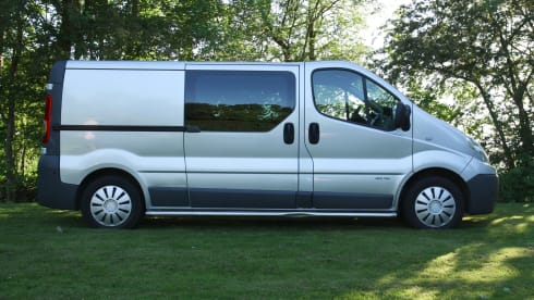 InneGer – Compact, practical and cozy 2 person camper (bus) (extra long).