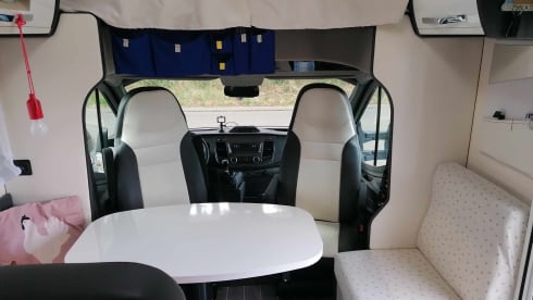 Smurfin 284 – 5p Ford alcove from 2021