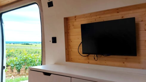 Boxy – Spacious off-grid bus camper 'Boxy' 2/3 pers. (2014)