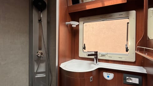 Ons huisje op wielen 🚐 – 5p Rimor alcove from 2018