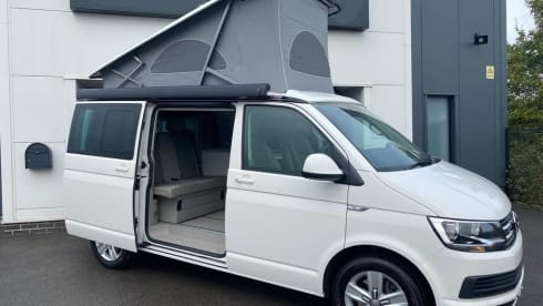 White Cali 2019 – 2019 VW California Campervan - Auto DSG- Sleeps 4