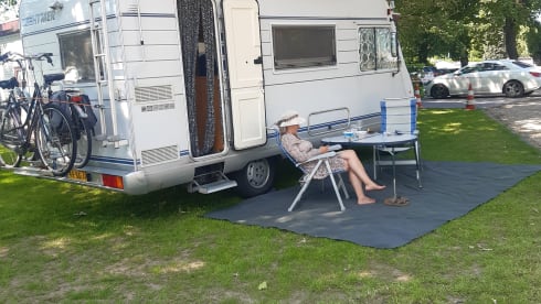 Hymer B584; Freedom, luxury, adventure and dog are allowed !!
