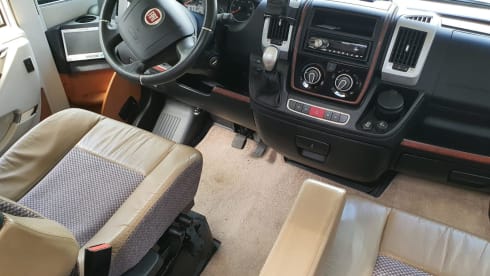 Edens Wanderlust – Luxury camper with every convenience, a dream on wheels!