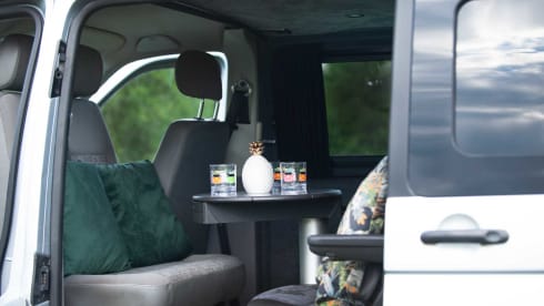 Romper Swamper – Volkswagen campervan met 2 slaapplaatsen uit 2006