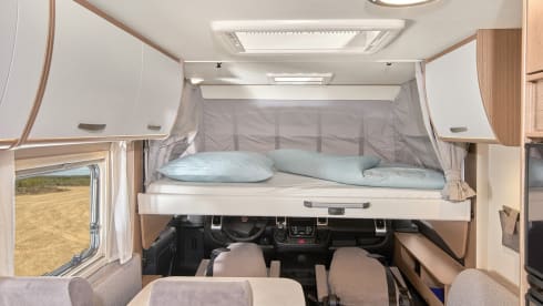 15/22 – Spacious family camper with 6 sleeping places!